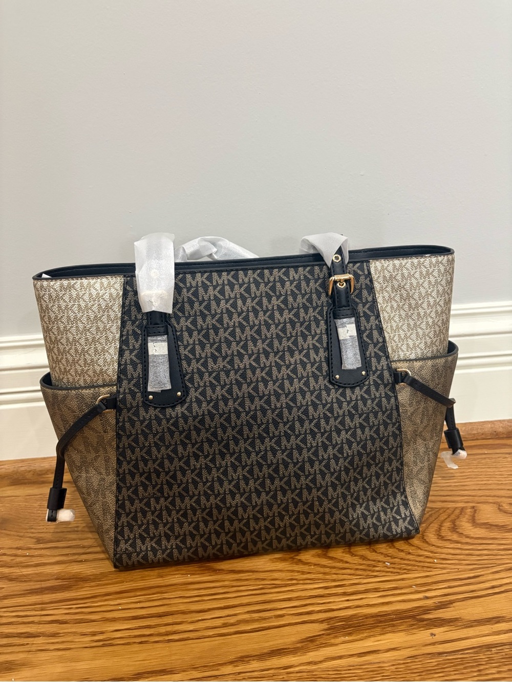 Michael Kors Voyager Large Signature Tote Bag WITH Matching Wallet - Picture 5 of 10